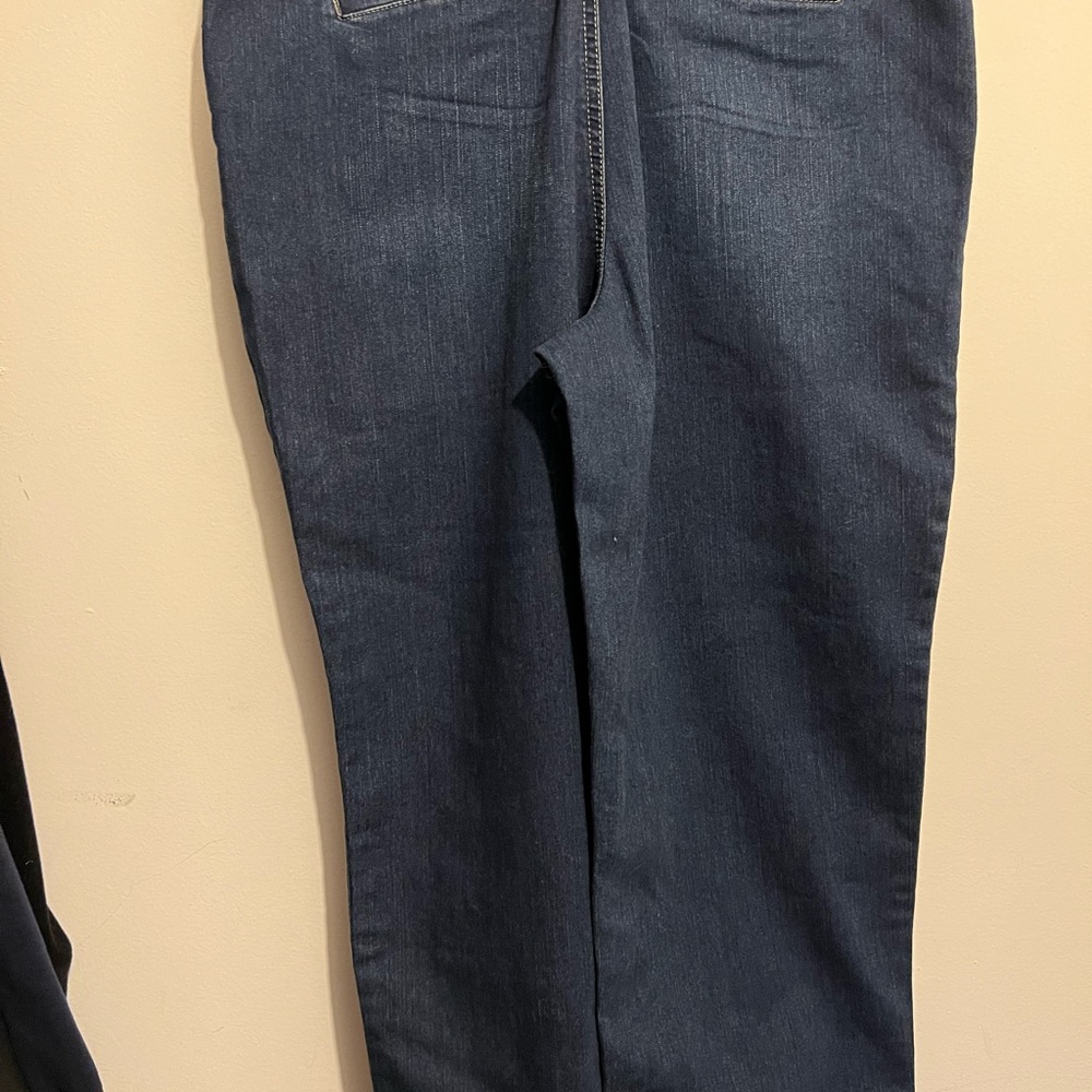 New charter club blue jeans women size 14